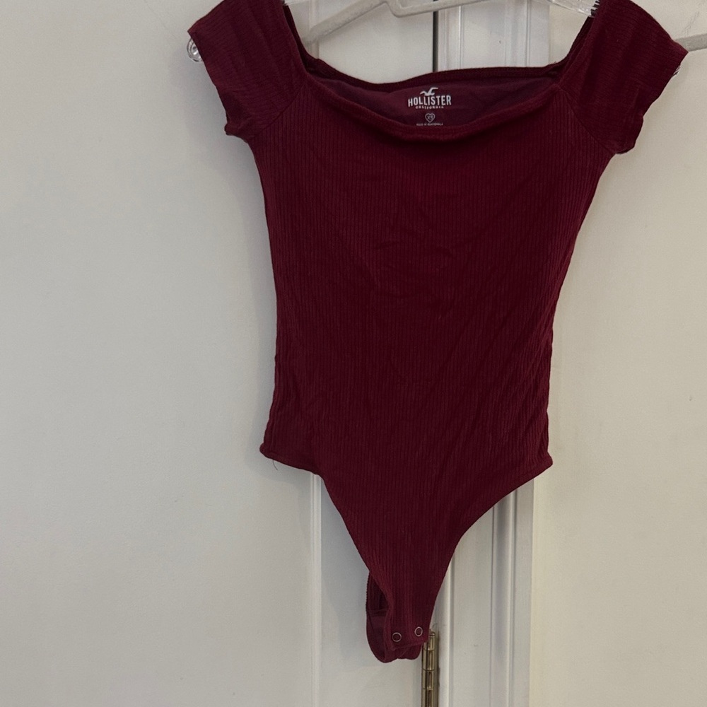 Hollister Off-Shoulder Ribbed Bodysuit